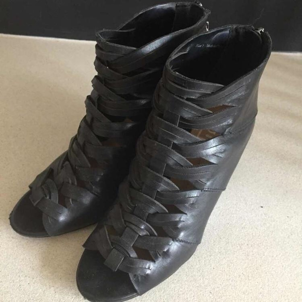 Dolce Vida Peep toe leather wedges